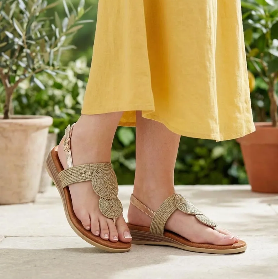 Buckled Toe Post Sandals - Gold