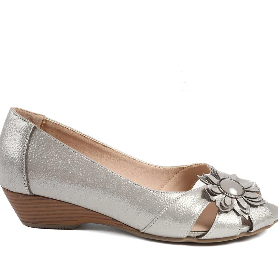 Flower Detail Peep Toe Wedge Pumps - Metallic