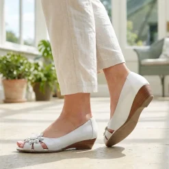 Flower Detail Peep Toe Wedge Pumps - Silver