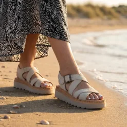 Fly Flot Platform Heel Buckled Sandals - Beige