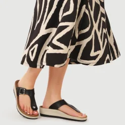 Fly Flot Toe Post Sandals - Black