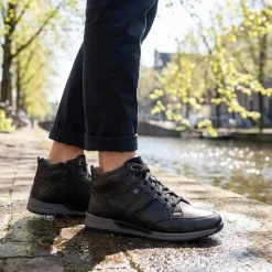 Lace-Up Leather Ankle Boots - Black