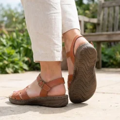 Leather Buckle Fasten Casual Sandals - Tan