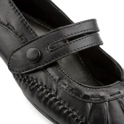Leather Mary Jane with Stitch Detailing. - Black