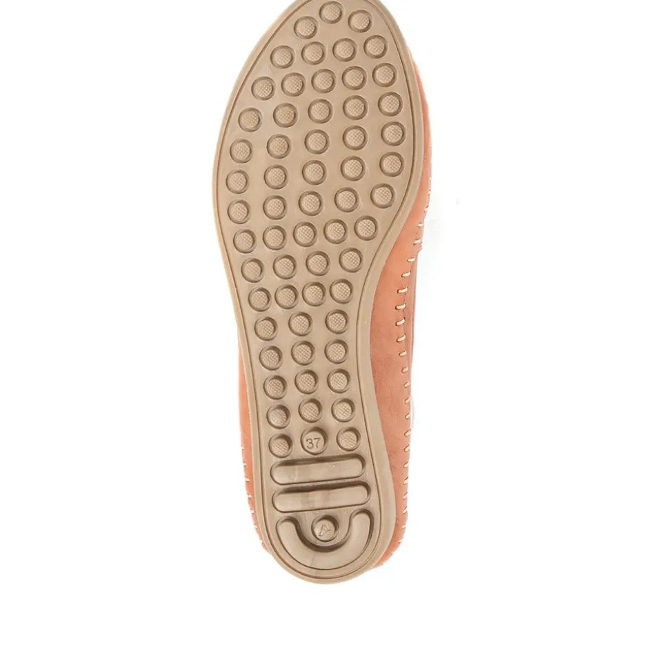 Leather Slip-On Pumps - Tan