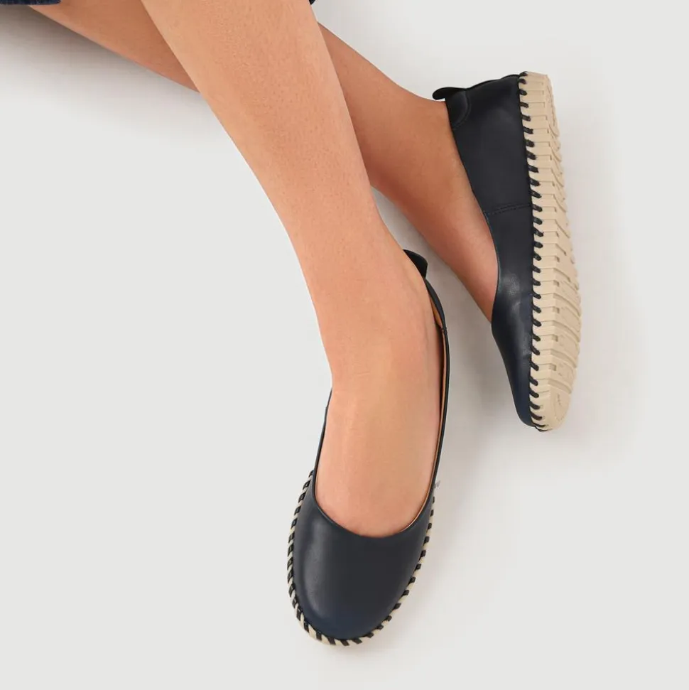 Lightweight Leather Pumps - Navy