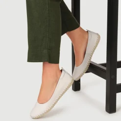 Lightweight Leather Pumps - White