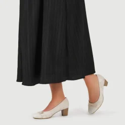 Lightweight Slip-On Court Shoes - Beige-Gold