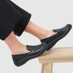 Loretta Smart Leather Loafers - Black