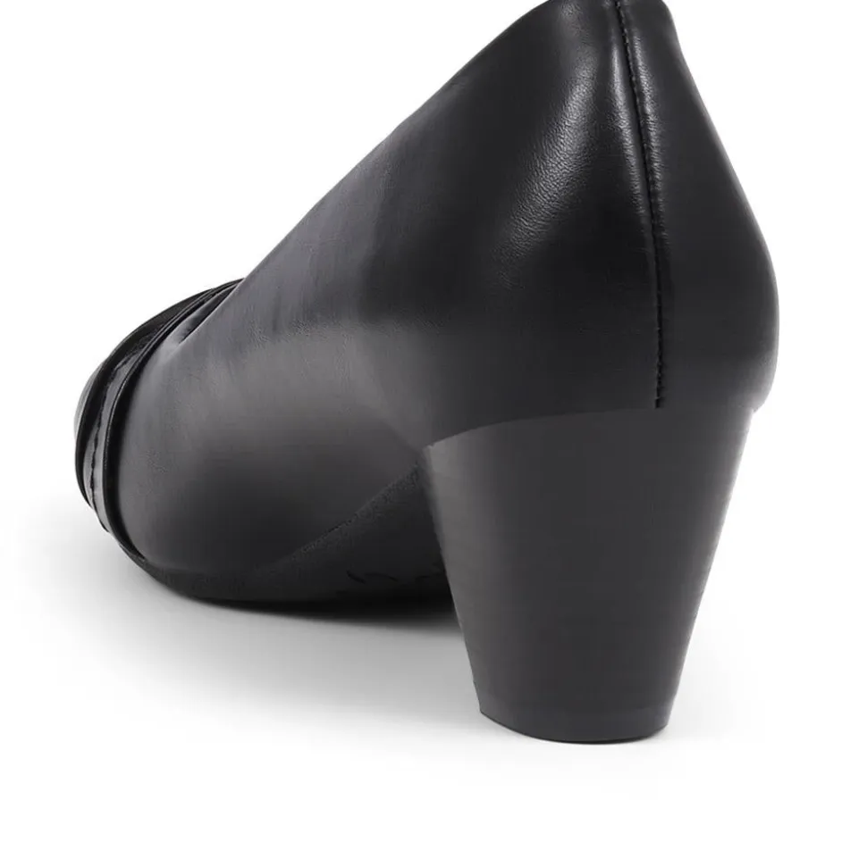 Low-Heeled Court Shoes - Black