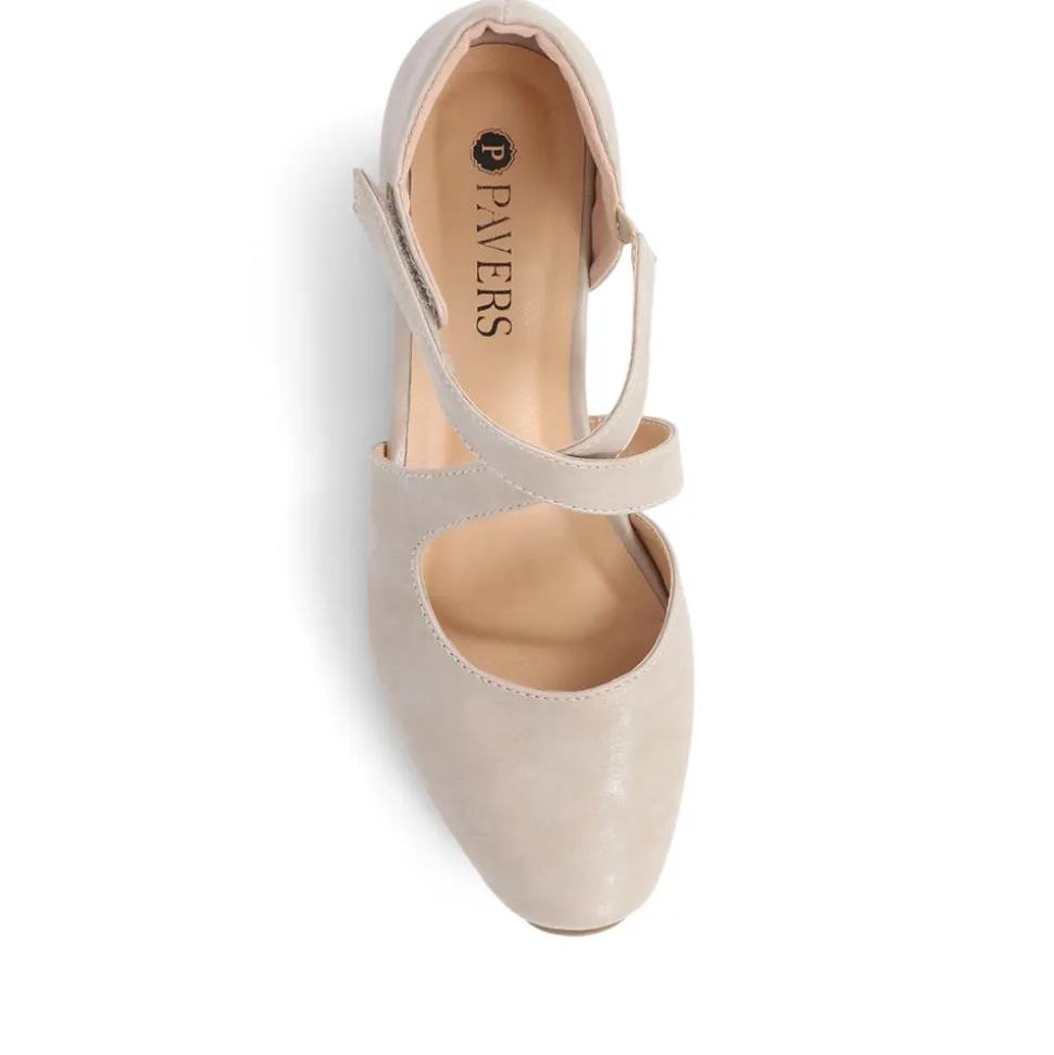 Low-Heeled Court Shoes - Taupe