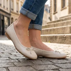 Short-Heeled Casual Pumps - Beige Snake
