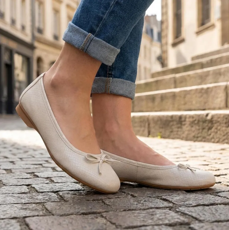 Short-Heeled Casual Pumps - Beige Snake