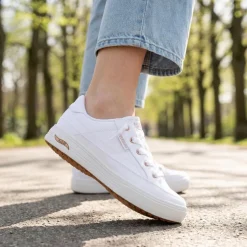 Skechers Arch Fit Arcade Lace Up Trainers - White