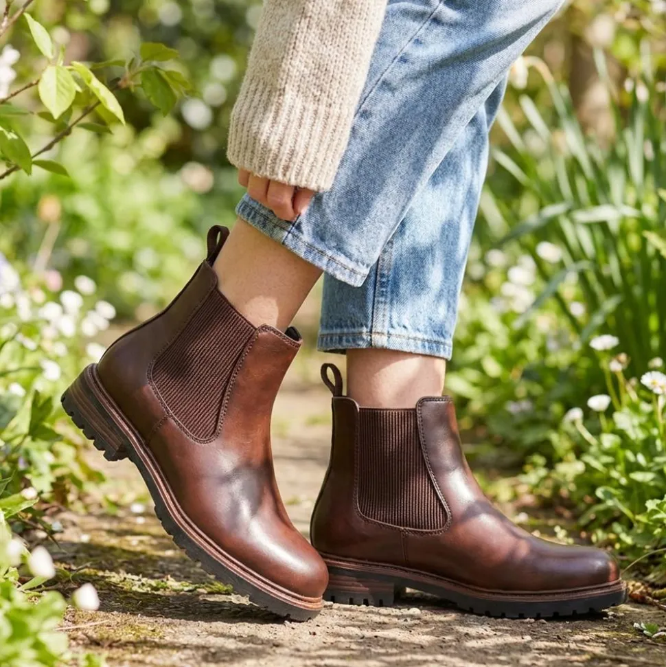 Slip-On Chelsea Boots - Brown
