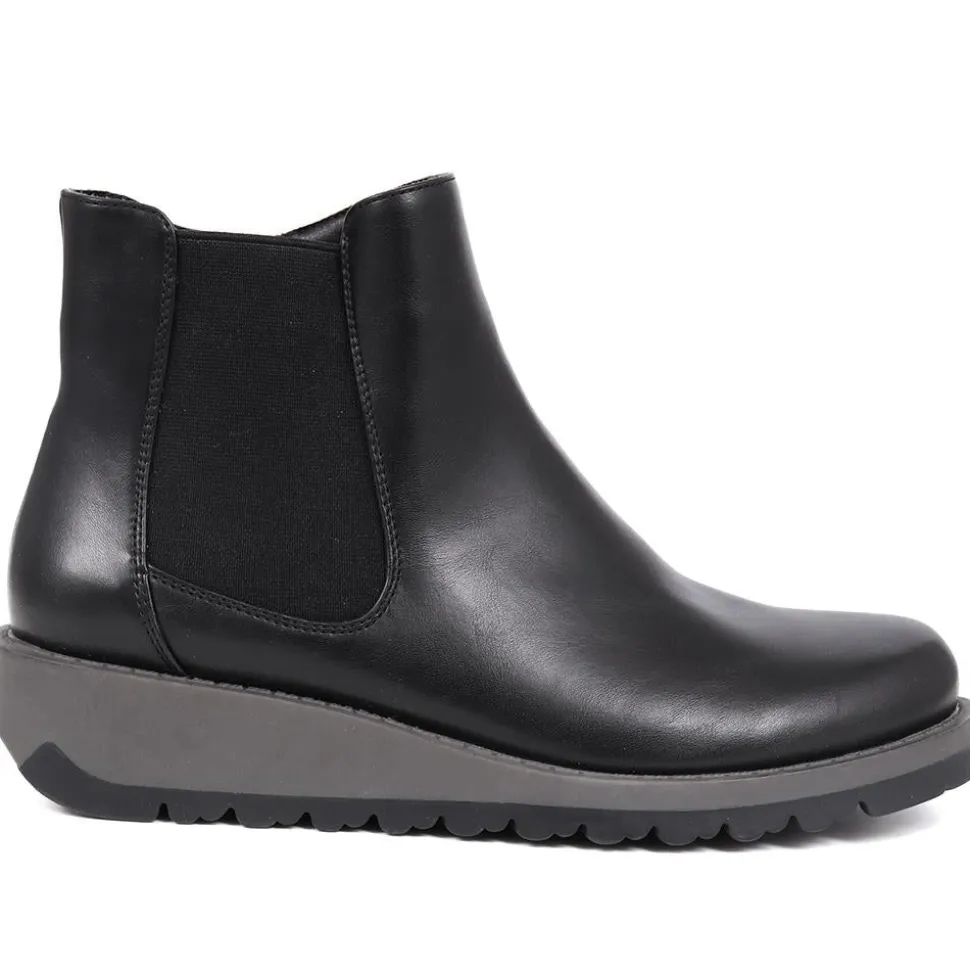 Wedge-Heeled Chelsea Boots - Black