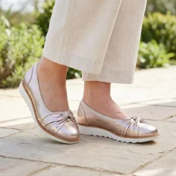 Wide Fit Chunky Bow Detailed Pumps - Gold