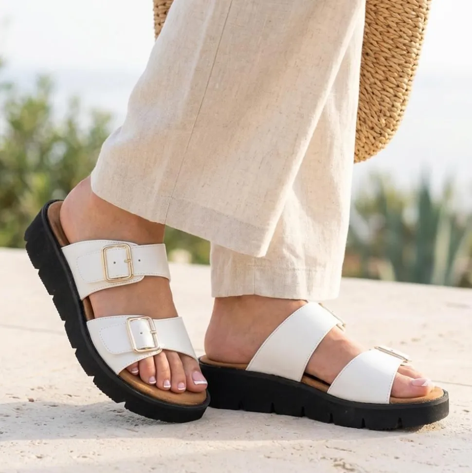 Wide Fit Cushioned Buckled Sandals - White